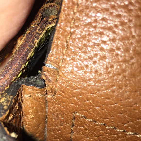 Super cute ☺️ Monogram CROSSBODY bag - Picture 9 of 14